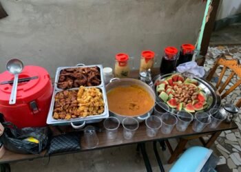 Ramadan : le restaurant Nima traiteur organise une rupture collective avec la presse