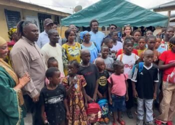 Rentrée scolaire : Zou Production Africa et Sonia Beauty Academy soutiennent 400 enfants orphelins