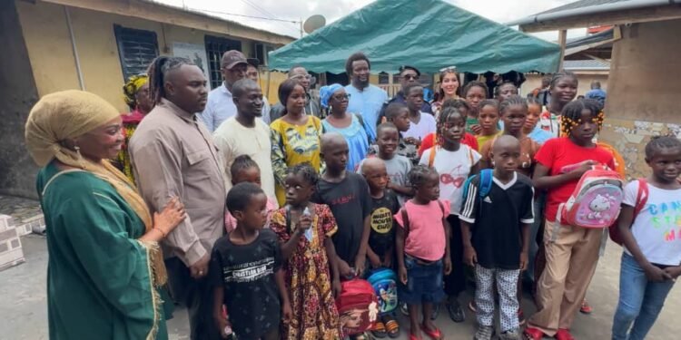 Rentrée scolaire : Zou Production Africa et Sonia Beauty Academy soutiennent 400 enfants orphelins